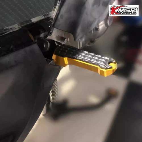 พักเท้าหลัง ที่พักเท้าหลัง สำหรับ YAMAHA NMAX XMAX TMAX ปีเก่า พับเก็บได้ อะลูมิเนียม CNC แข็งแรง สวยงาม โดย Xmsr