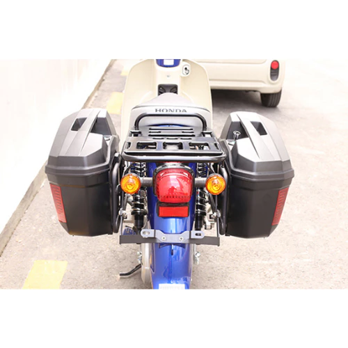 ชุดแร้คข้าง พร้อม กล่องข้างพลาสติก ABS ขนาด 23 ลิตร สำหรับ HONDA SUPER CUB ปี 2021-2025 แร็คข้าง ตรงรุ่น โดย Xmsr