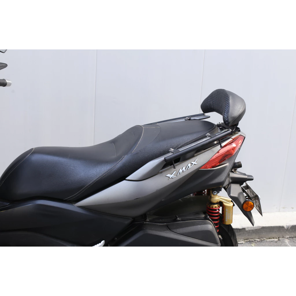 พนักพิงหลัง YAMAHA XMAX 300 X-MAX ปี 2017-2022 รุ่น TYPE 3 (ต้องเจาะเฟรม) เบาะพิงหลัง พนักพิง เบาะหลัง ตรงรุ่น โดย Xmsr
