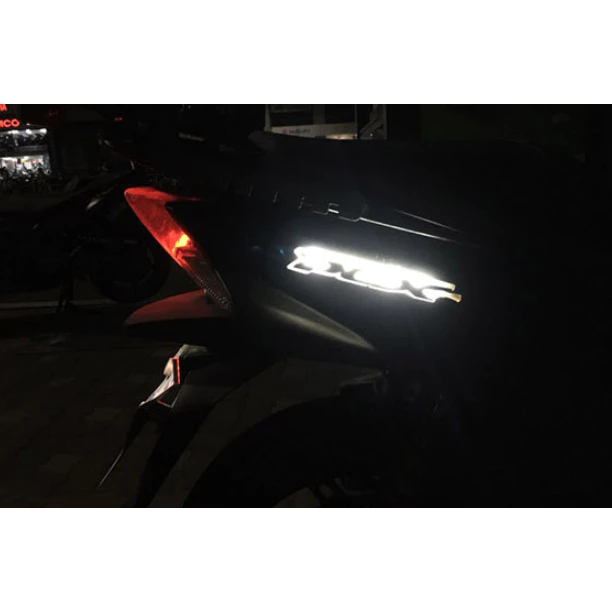 แท้100% โลโก้ตราสัญลักษณ์ Honda PCX ไฟ LED กันน้ำ สีเปลี่ยนเมื่อเบรค หรือเลี้ยว สว่าง สวยงาม ทนทาน พร้อมติดตั้ง โดย Xmsr