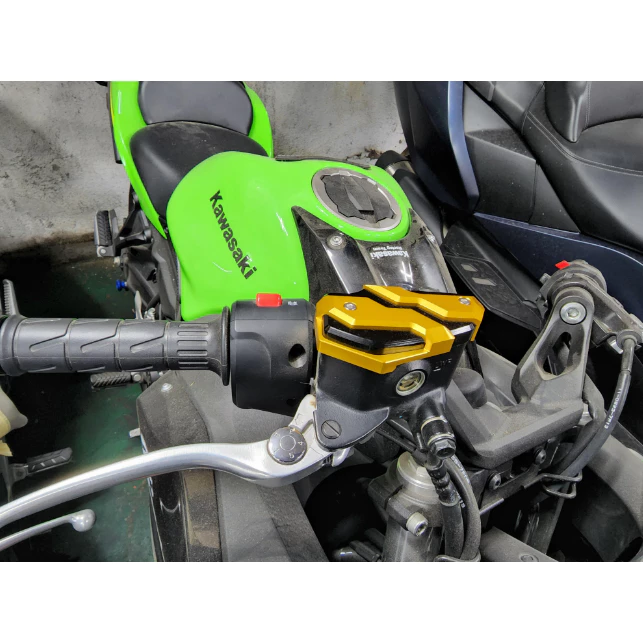 ฝาครอบปั๊มน้ำมันเบรคบน ฝากระปุกน้ำมันปั้มบน KAWASAKI Z650 Z800 Z900 / NINJA 650 อลูมิเนียม (1ชิ้น) โดย Xmsr