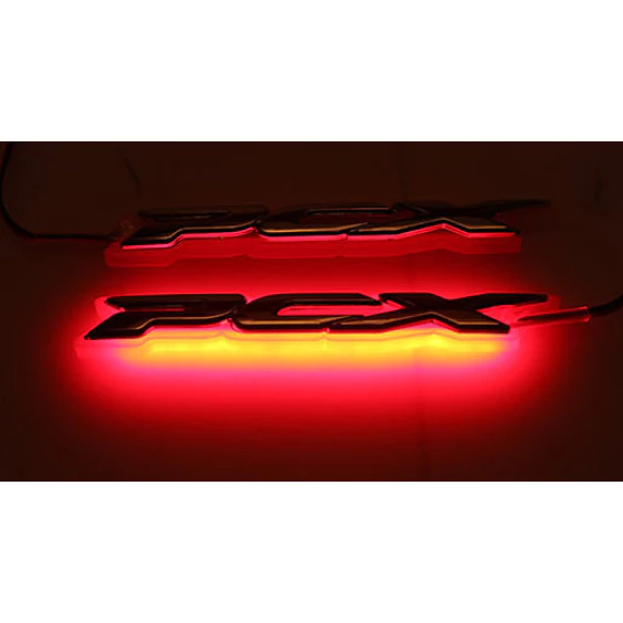 ไฟ LED โลโก้ตราสัญลักษณ์ สำหรับ HONDA PCX แบบไฟสลับ สีขาว/แดง (2 WAY LIGHT) 2ชิ้น/ชุด สว่าง สวยงาม กันน้ำ ทนทาน โดย Xmsr
