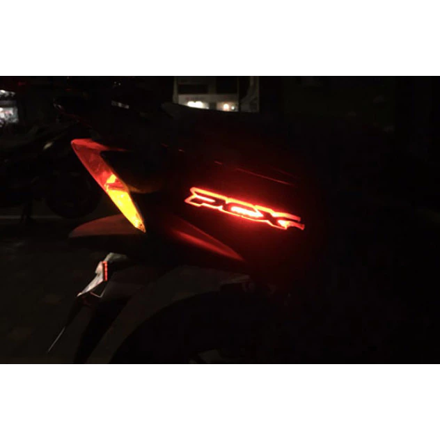 ไฟ LED โลโก้ตราสัญลักษณ์ สำหรับ HONDA PCX แบบไฟสลับ สีขาว/แดง (2 WAY LIGHT) 2ชิ้น/ชุด สว่าง สวยงาม กันน้ำ ทนทาน โดย Xmsr